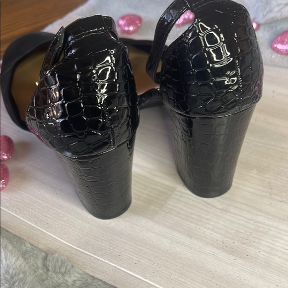 Christian Siriano Black Heels with Pointed Toe and Ankle Strap - Picture 5 of 9